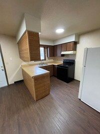 Building Photo - 2 Bedroom 1 Bath Duplex