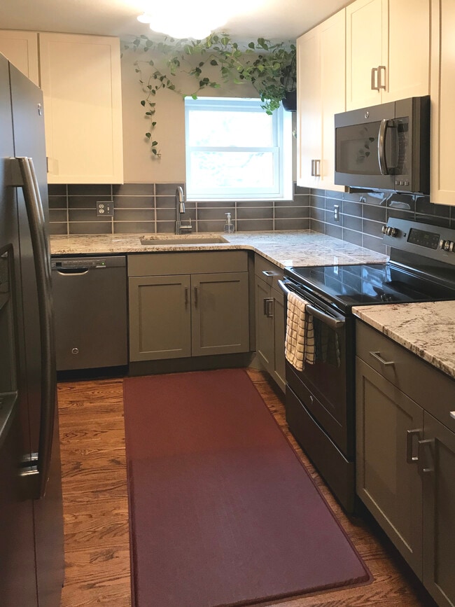 Kitchen - 1105 N Sherman St