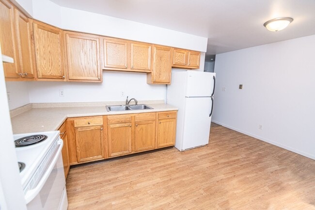 Building Photo - 2 bed 1 bath duplex in Portage
