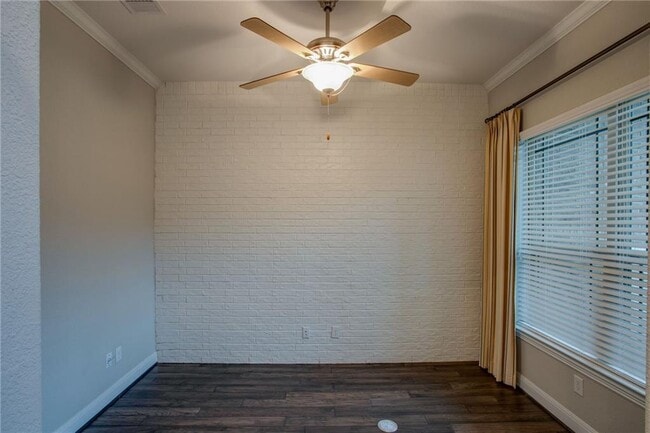 Building Photo - 820 Anahuac Dr