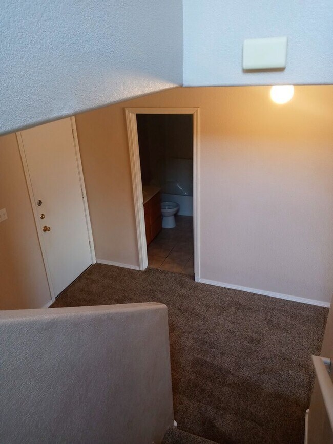 Building Photo - 9900 Sunshine Mesa Dr NW