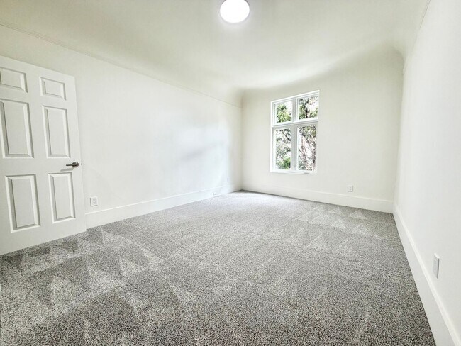 Building Photo - 4758-4764-4764 Mission St