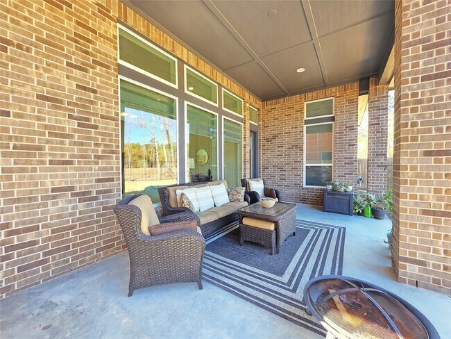 Building Photo - 22045 Gateway Arch Dr