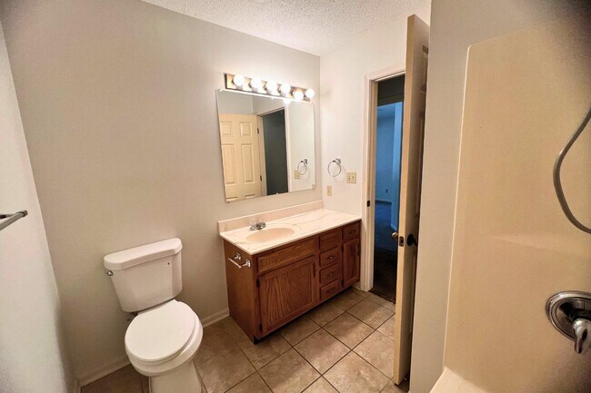 Building Photo - 2509 Hollyhock Dr