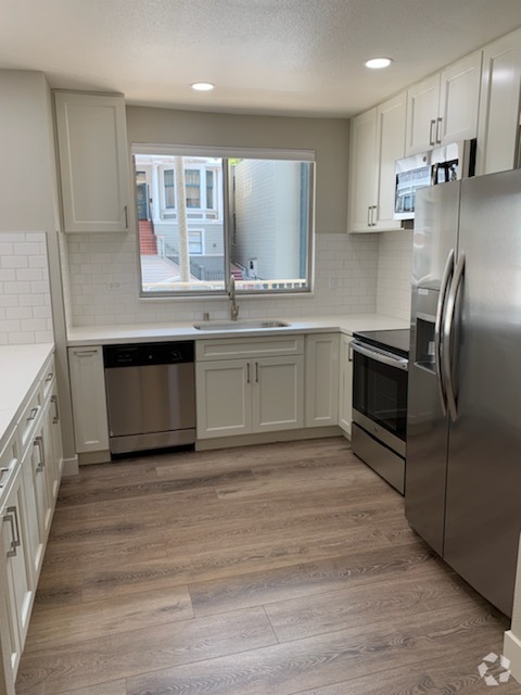 Remodeled Kitchen with SS Appliances - 2030 Vallejo Street Apartments