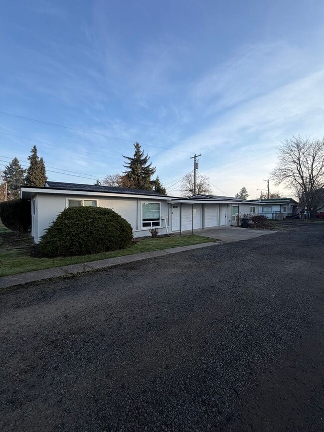 Building Photo - Conveniently located two bedroom home with fresh updates!