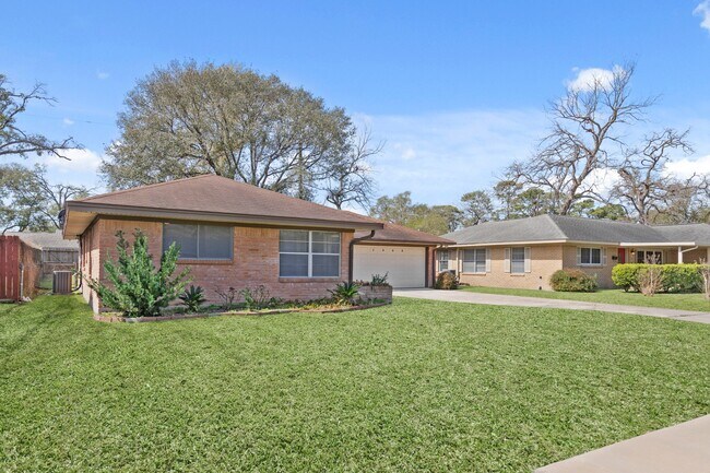 Building Photo - 1409 Conrad Sauer Dr