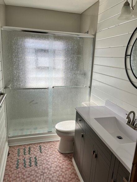 Building Photo - 923 S Greenwood Ave