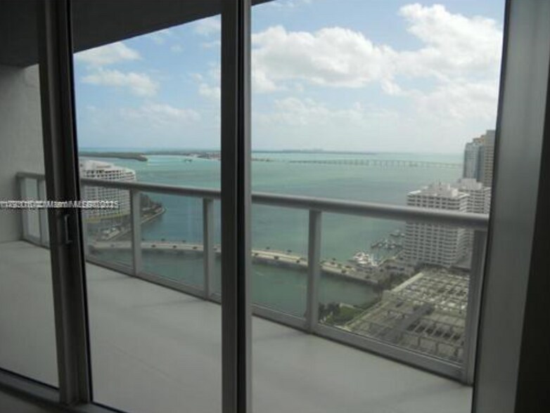 Building Photo - 475 Brickell Ave