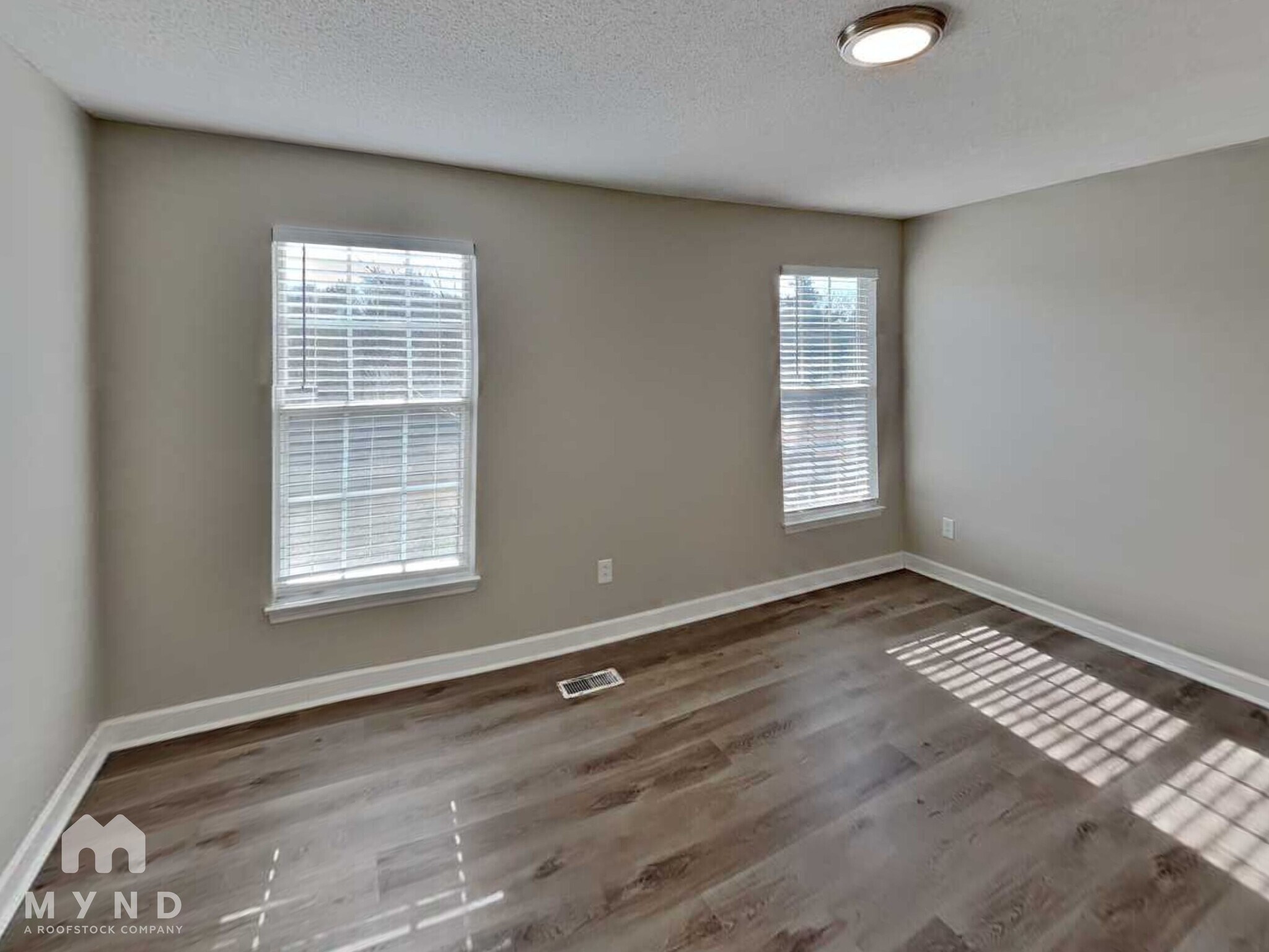 Building Photo - 11200 Leadenhall Ln