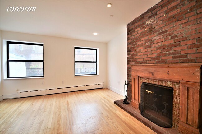 Building Photo - 361 Greenwich St
