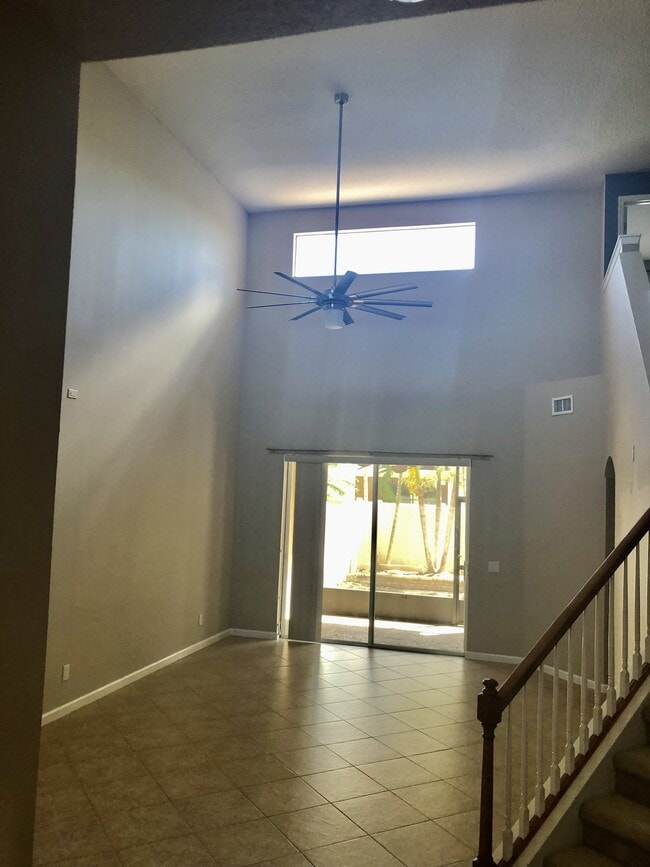Building Photo - A gorgeous 4 Bedroom 2.5 Baths For Rent