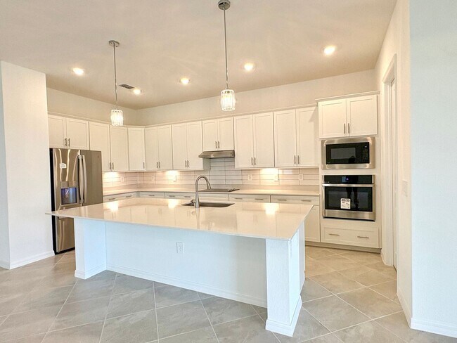 Building Photo - Brand New Luxury Rental in Wellen Park – Never Lived In!