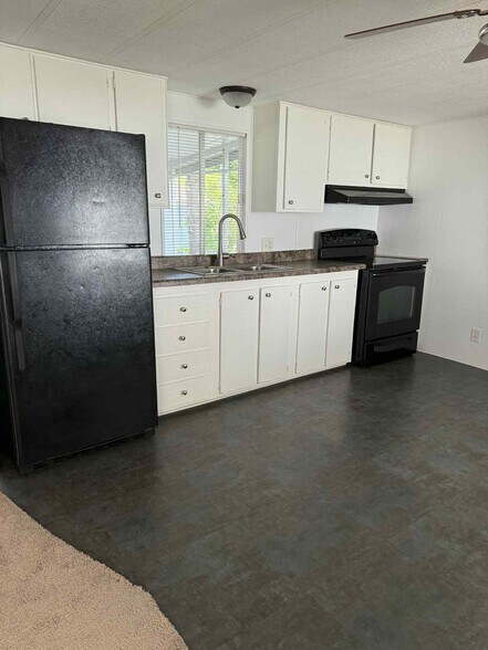 Building Photo - 16916 Bachmann Ave