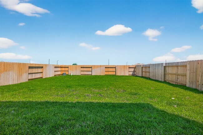 Building Photo - 16722 Spotted Oak Dr
