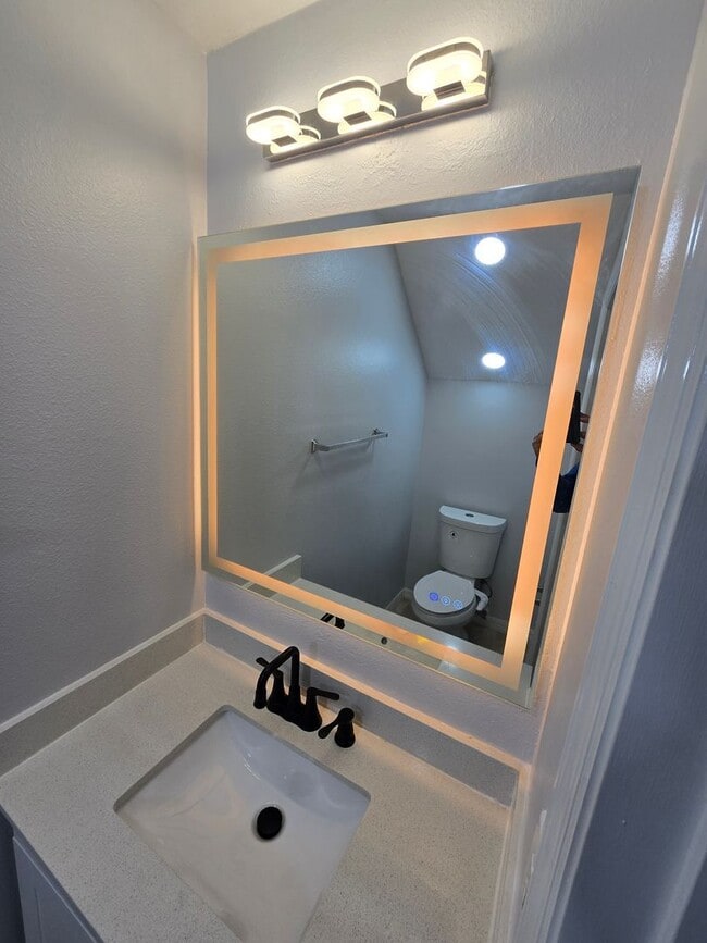 Building Photo - Stunning Fully Renovated Townhouse for rent in Land O' Lakes – Your Dream Home Awaits!