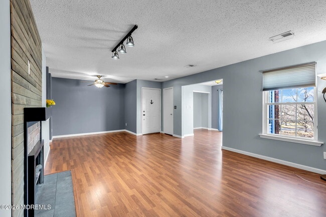 Building Photo - 106 Frontier Way