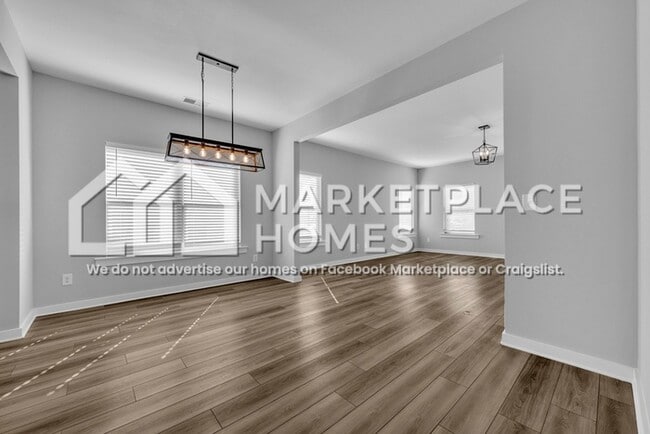 Building Photo - 142 Kings Wy