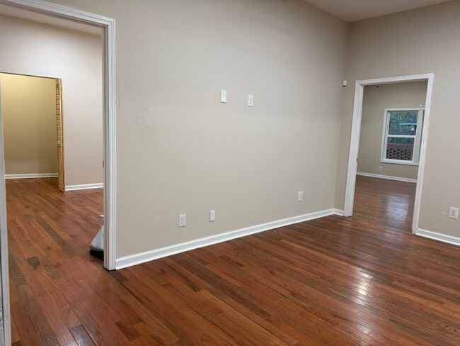 Building Photo - 18 Bay St NE