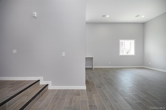 Building Photo - 126 Innis Ave