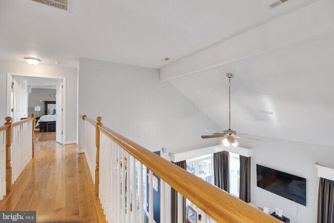 Building Photo - 7420 Mayflower Ct