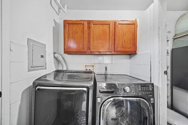 Building Photo - 6404 W 85th Pl