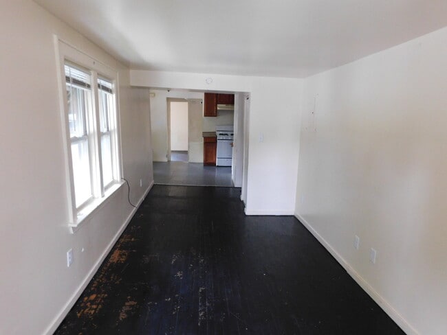 Building Photo - 2nd Floor Apartment Unit