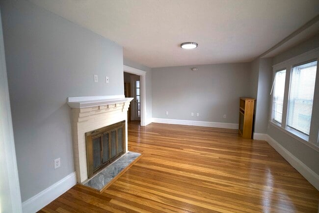 Building Photo - 221 S Central Ave