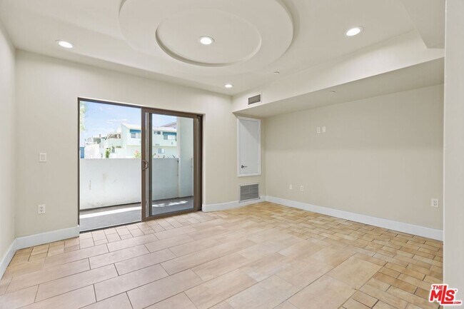 Building Photo - 1446 Armacost Ave