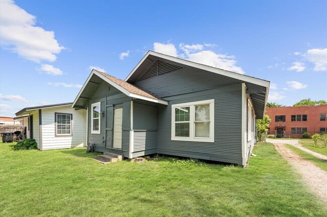 Building Photo - 6818 Avenue C