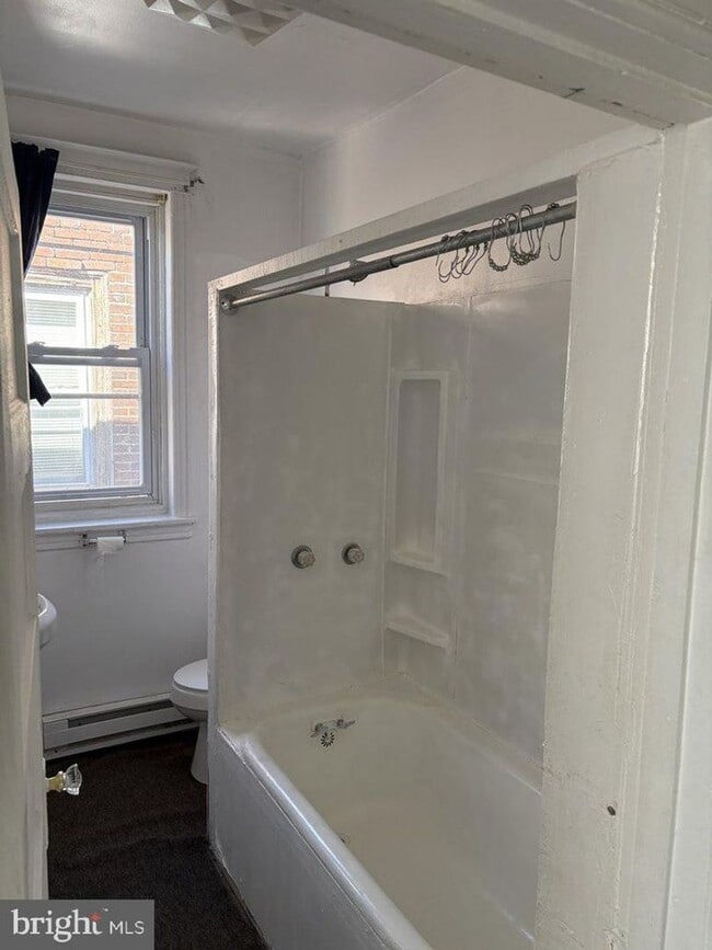 Building Photo - Akings