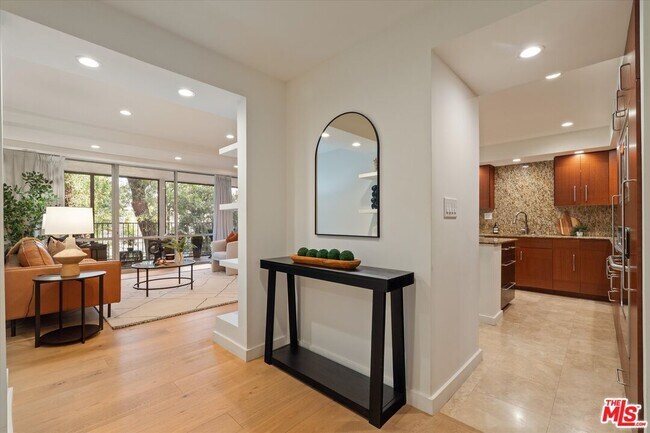 Building Photo - 850 Kings Rd