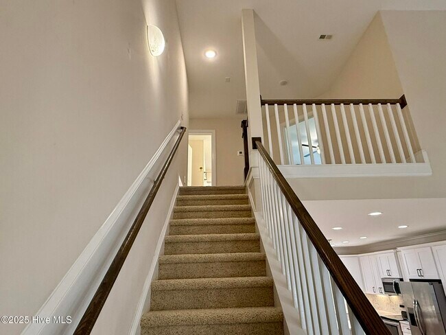 Building Photo - 300 Mashie Ct
