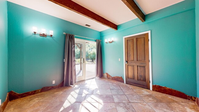 Building Photo - 9168 Eastside Rd