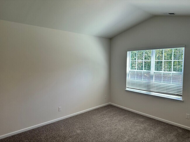 Building Photo - Gourgeous Brand New 4 bedroom Home near La...