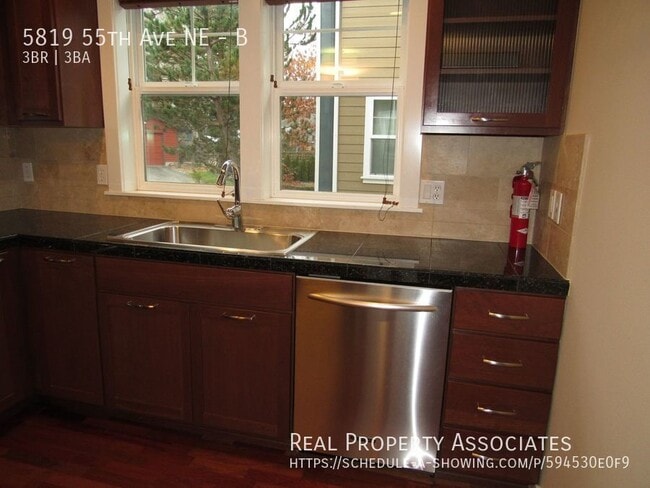 Building Photo - 5819 55th Ave NE