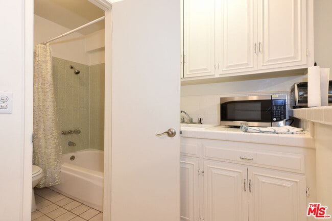 Building Photo - 3720 Vinton Ave