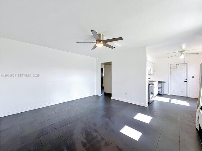 Building Photo - 391 NE 42nd Ct
