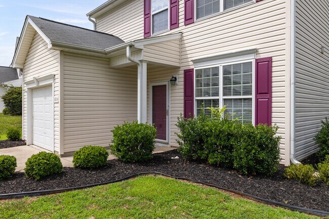 Building Photo - Spacious 3-Bedroom Home with Garage in Desirable Greensboro Neighborhood!