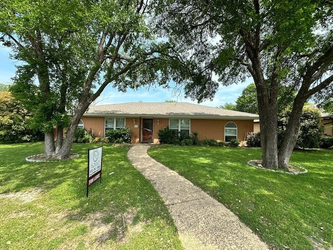 Building Photo - 502 Spring Willow Dr