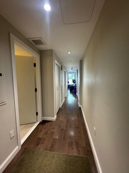 Building Photo - 43 Westland Ave
