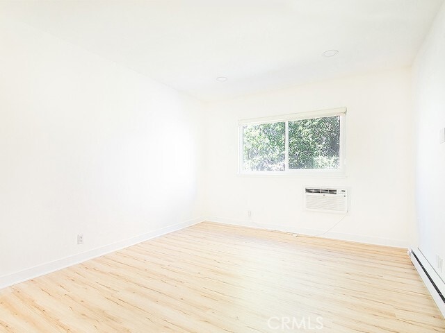 Building Photo - 2027 Vista Del Mar Ave