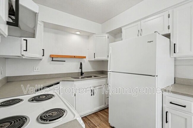 Building Photo - 5260 Springcrest Dr S