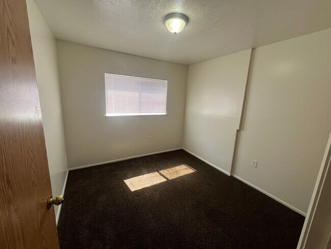 Building Photo - 857 Meadow Pine Ct