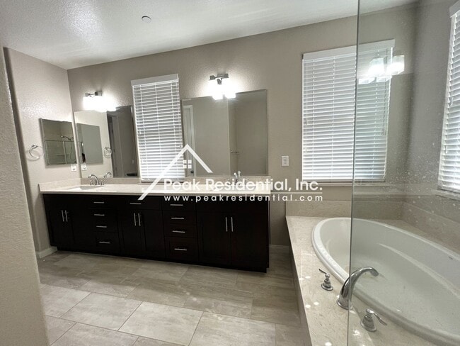 Building Photo - Updated 4bd/3ba Fair Oaks Home with Large ...