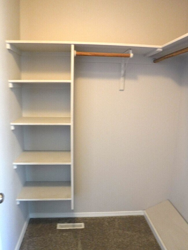 Building Photo - Charming Meridian home with 3 bed 2.5 bath and an office. Located in the Trailway Park Subdivisio...