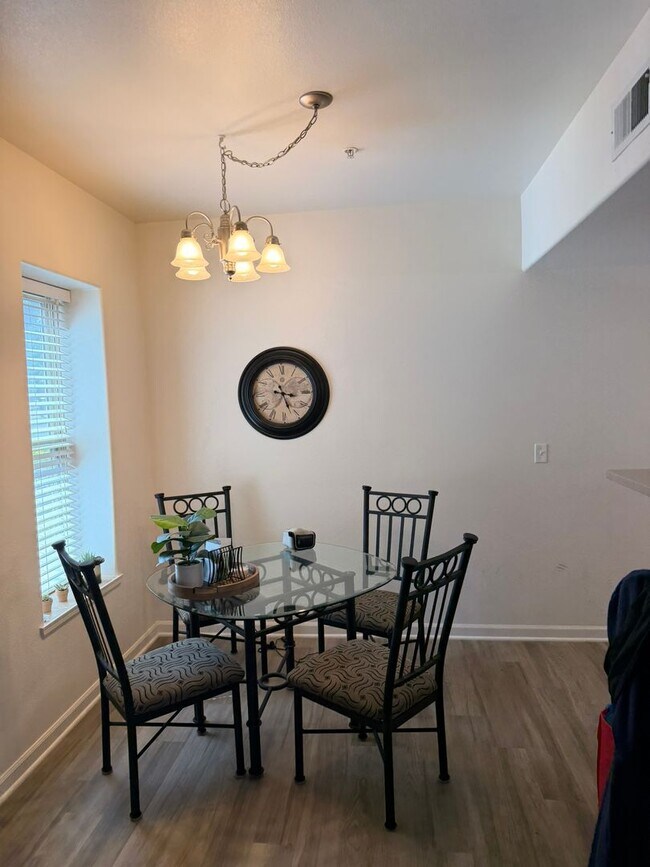 Building Photo - Awesome 2Bed 2Bath Condo Small Dog Considered!!!
