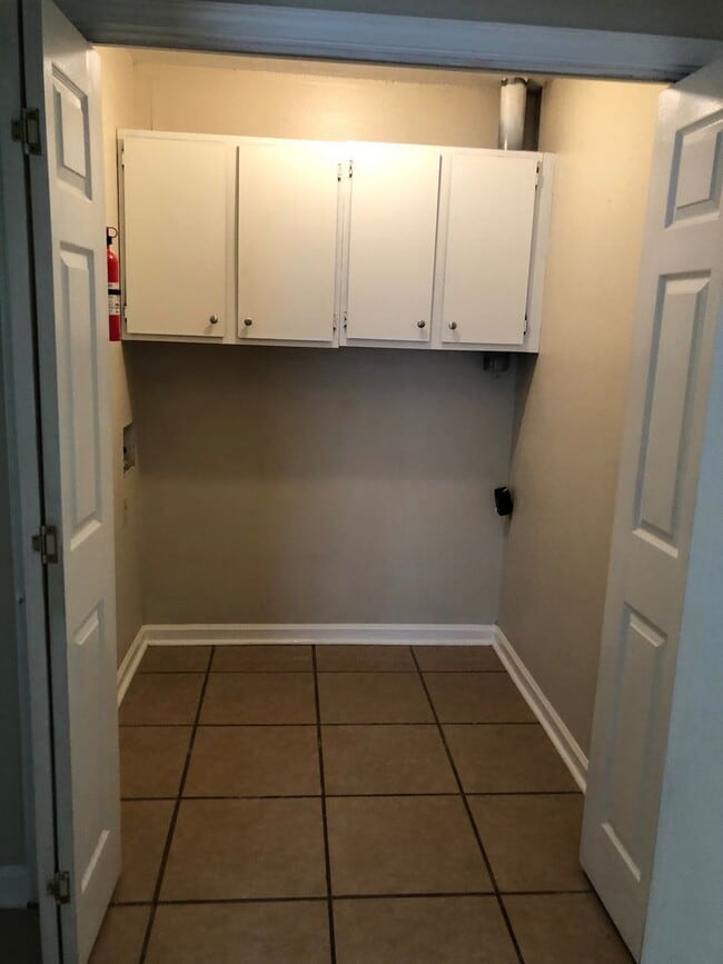 Building Photo - 14911 Central Woods