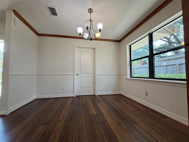 Building Photo - 5007 Shady Nook Ct
