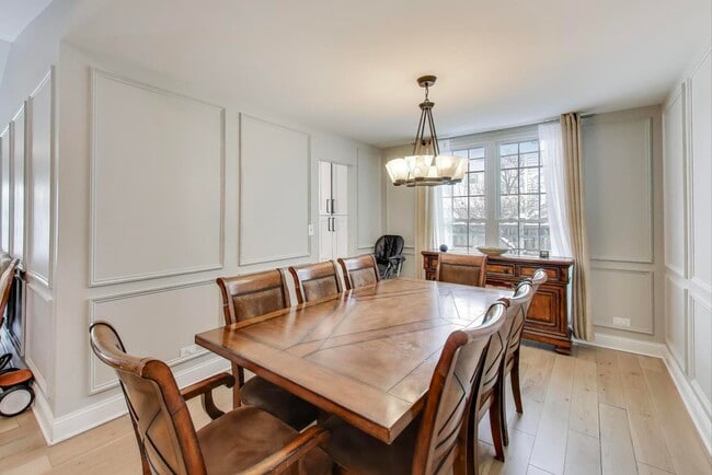 Building Photo - 9 Monroe Ct